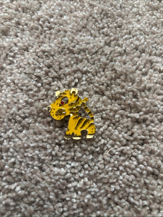 No brand Accessories - Vintage Yellow Tiger Enamel Pin